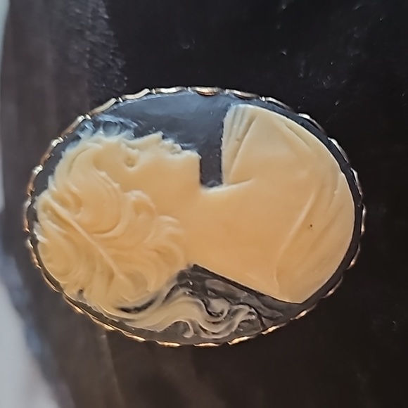 BEAUTIFUL CAMEO VERY OLD BUT IN BEAUTIFUL CONDITION - Picture 2 of 5